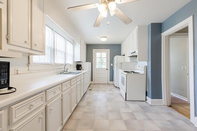 Building Photo - 119 Merrilat Ave