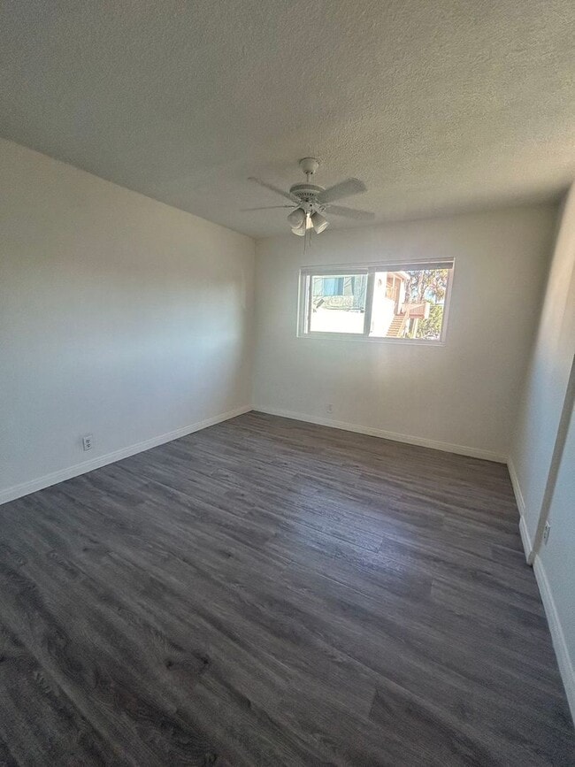 Photo - Top Floor Apartment, 1 Bed + 1 Car Garage, Long Beach Unit 3