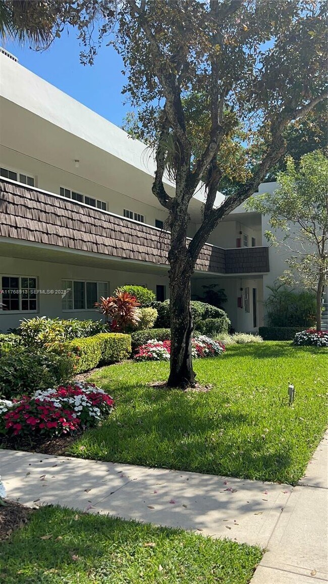 Building Photo - 4017 N Cypress Dr Unit 102