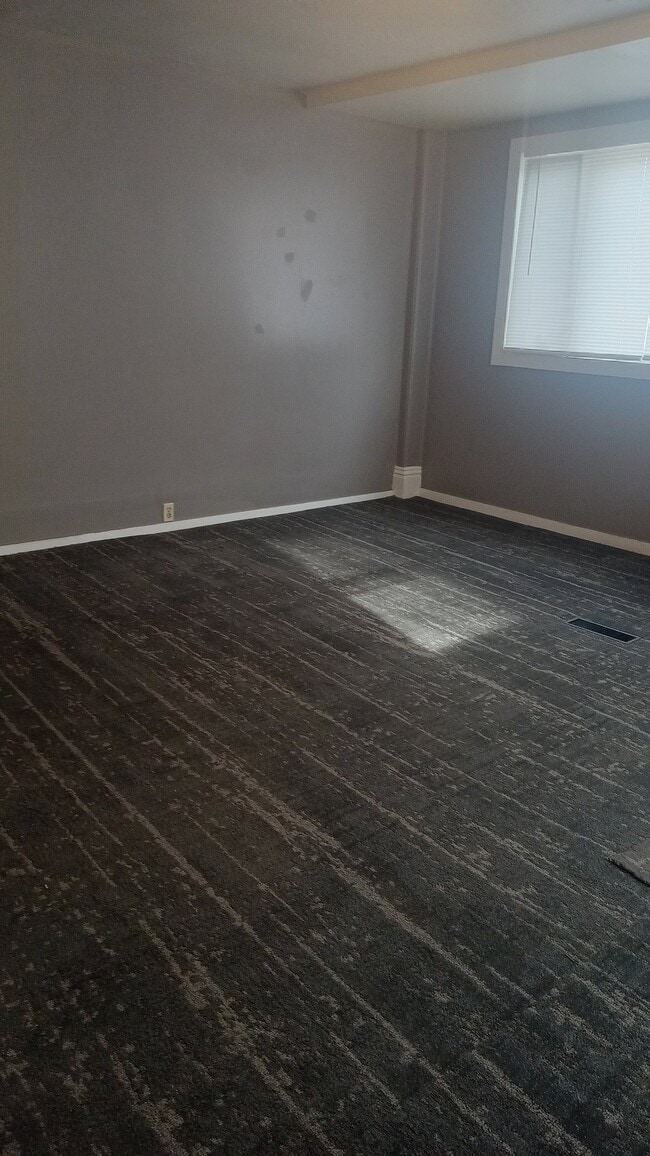 Photo - 424 W 8th St Unit 1