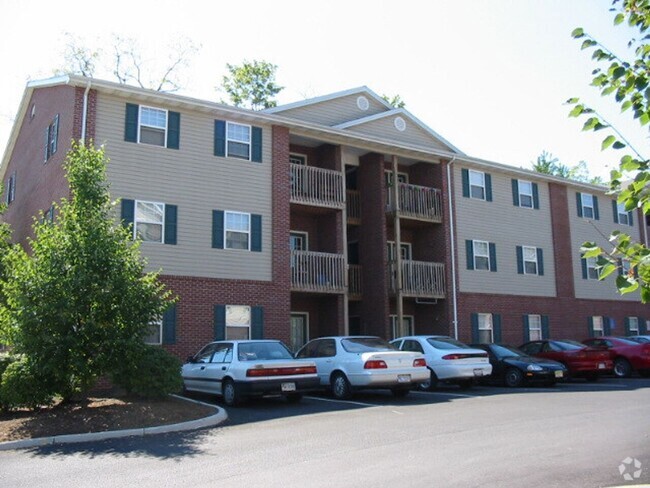 Building Photo - $1180 for 1 bedroom in a 4 Bedroom Apartme... Unit 13 Rental