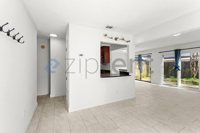 Photo - 182 Bent Arrow Dr