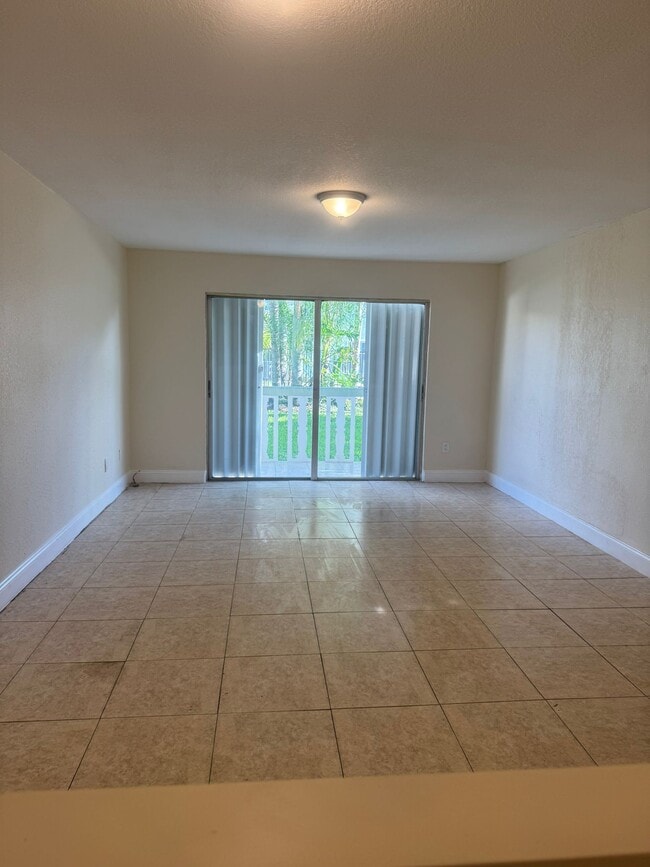 Building Photo - 15205 NE 6th Ave Rental