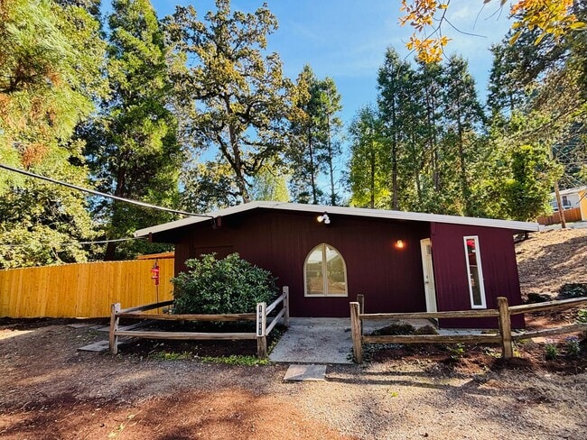 Building Photo - Charming 4 bedroom 2 bath home- West Linn, OR