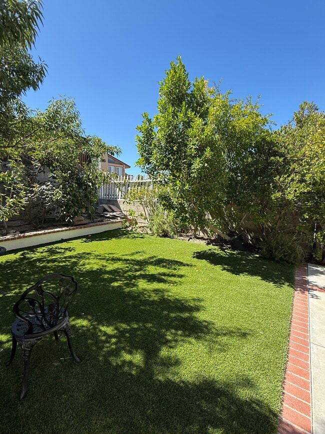 Building Photo - 22972 Avenue San Luis Unit 22972