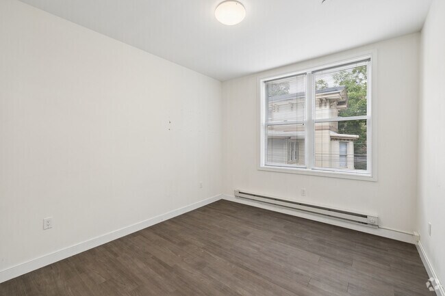 2BR, 1BA - 764SF - Second Bedroom