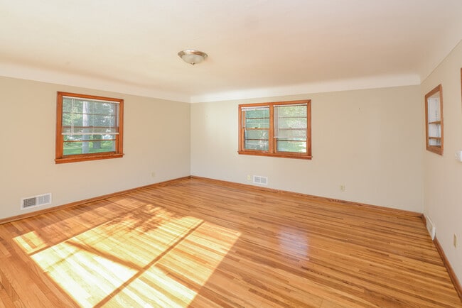Photo - 4544 Otter Lake Rd