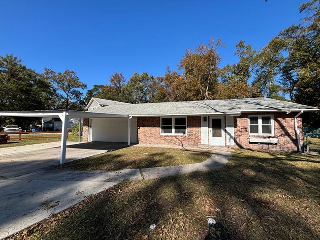 FULLY RENOVATED! 4BR/2BA Home Available No... - FULLY RENOVATED! 4BR/2BA Home Available No...