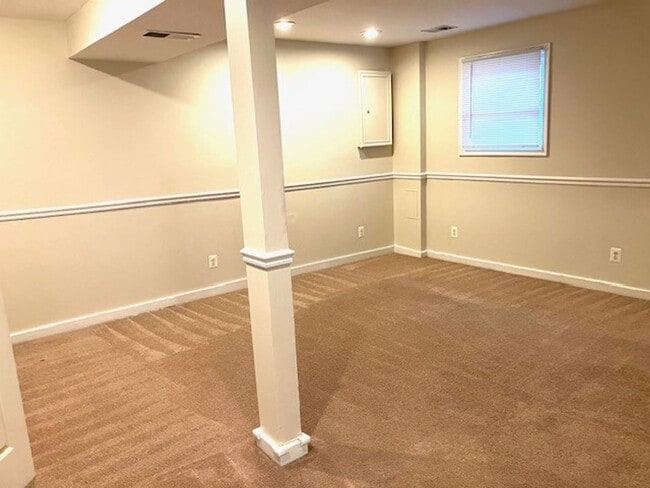 Photo - SPACIOUS HOME ON LARGE LOT - 4 BEDS 2.5 BATHS