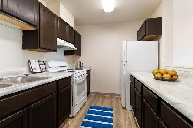 Photo - Lakewood Manor