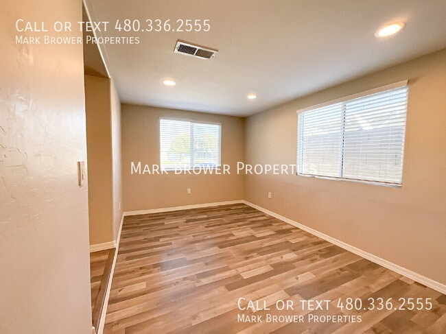 Photo - 2241 W Clarendon Ave