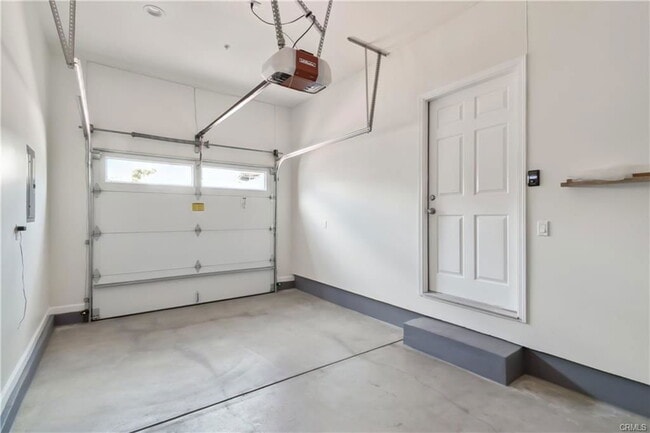 Building Photo - 14006 Bessemer St Rental