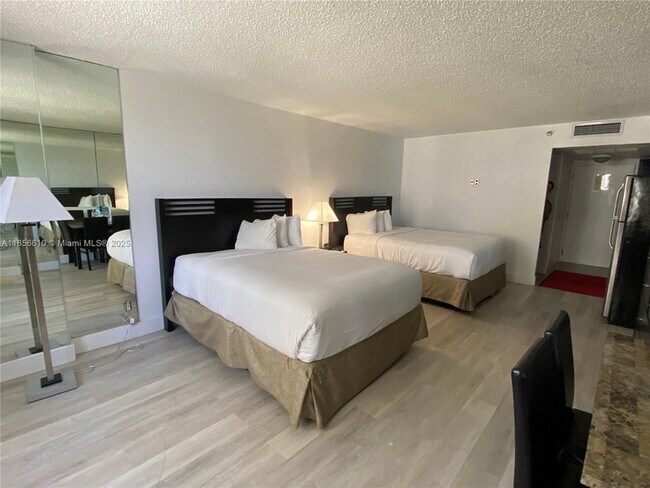 Photo - 19201 Collins Ave Unit 522