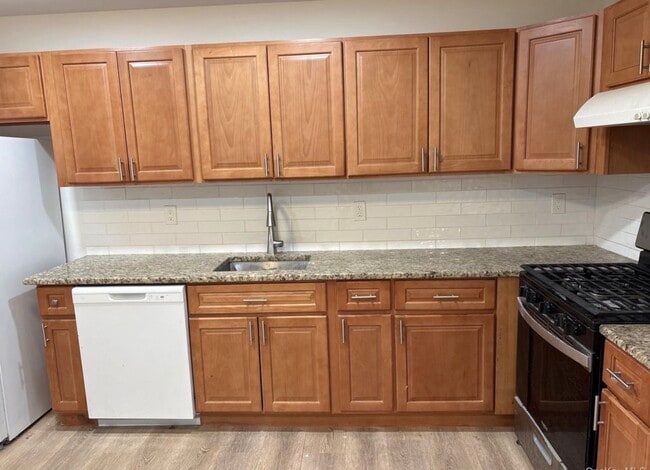 Photo - 160 McKay Rd