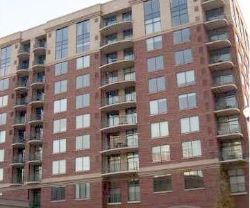 Building Photo - One Bedroom Condo Overlooking the James Ri...