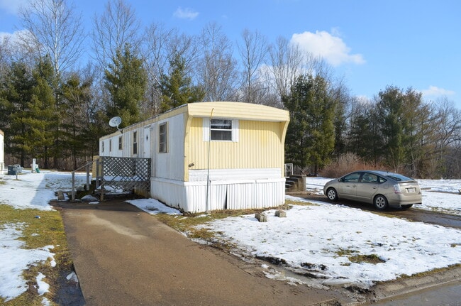 Building Photo - 8000 Rolling Hills Dr
