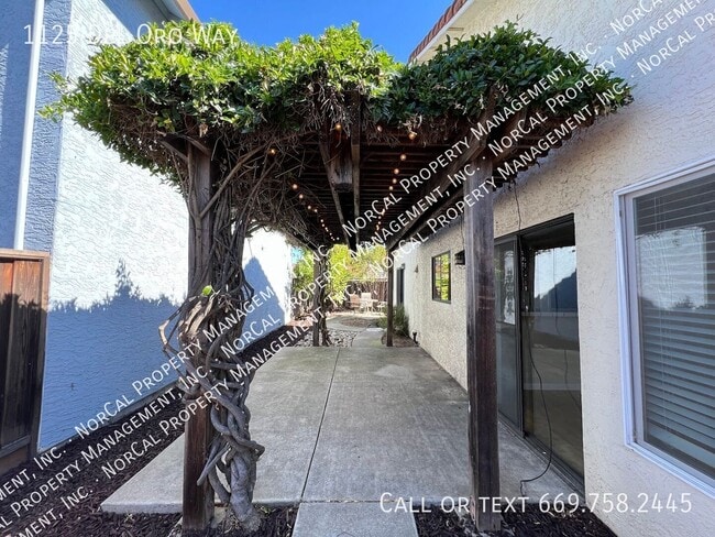 1125 Del Oro Way