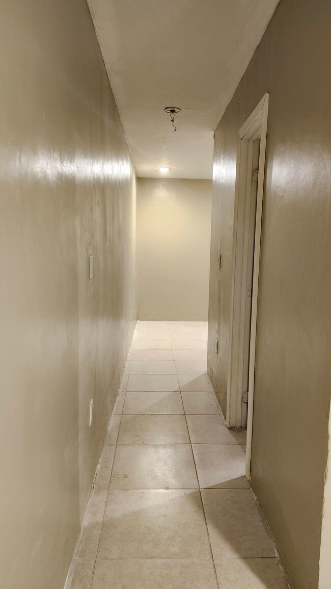 Photo - 628 SW Krome Ter Unidad 2