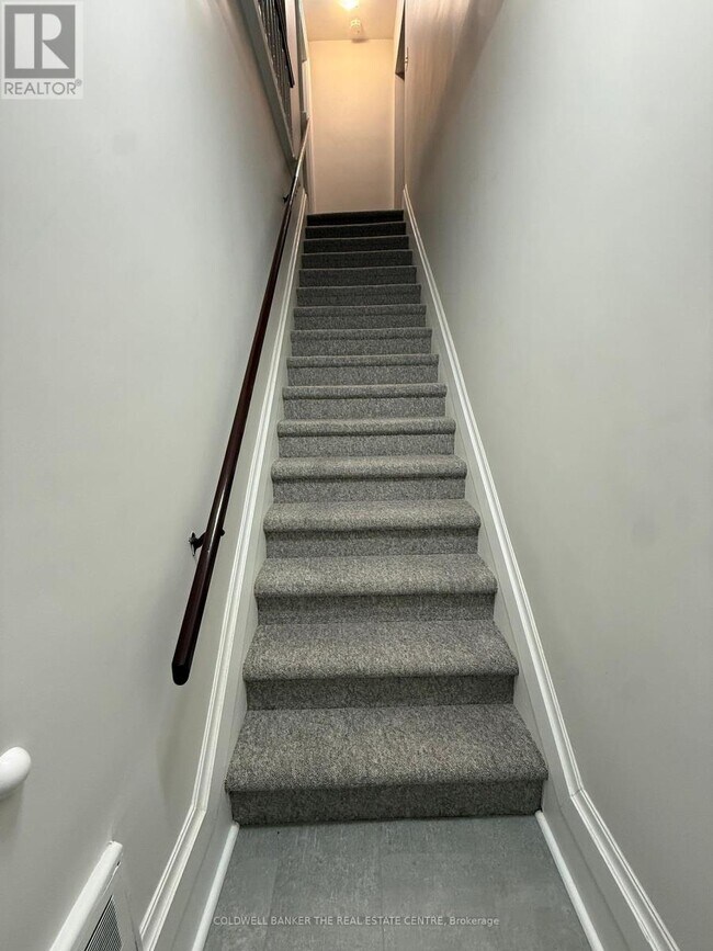 Photo - 59 B Wellington St E