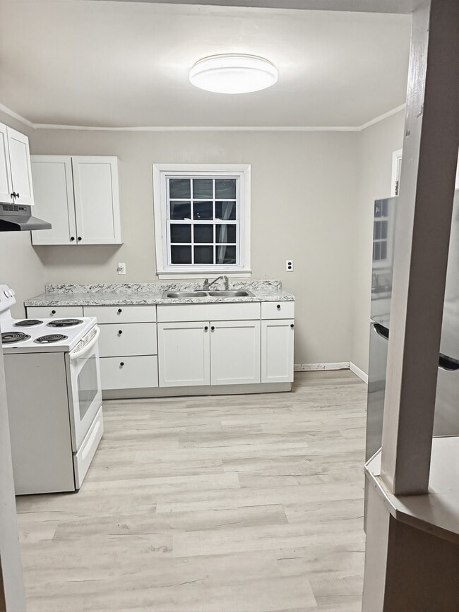 Photo - 911 Andes St