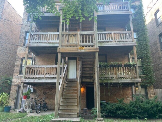 Photo - 3249 N Damen Ave