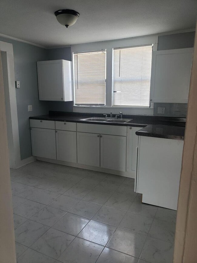 Photo - 2123 E 3rd St