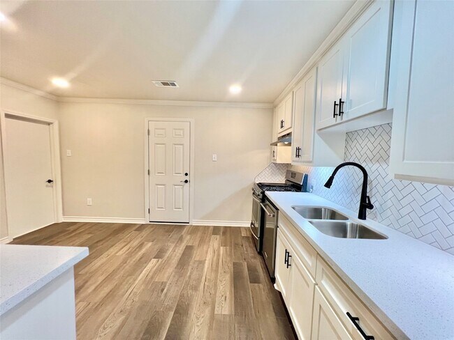 Photo - 1010 15th Ave N