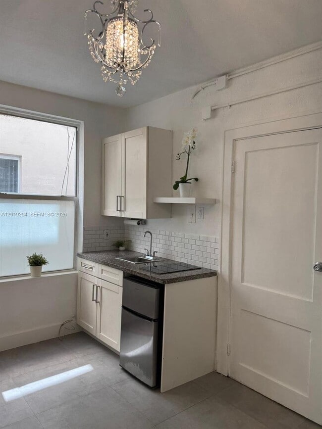Building Photo - 119 Menores Ave Unit 2A