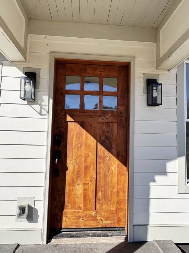 Photo - 1880 E Broad St