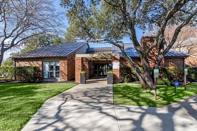 Photo - Walnut Creek Crossing