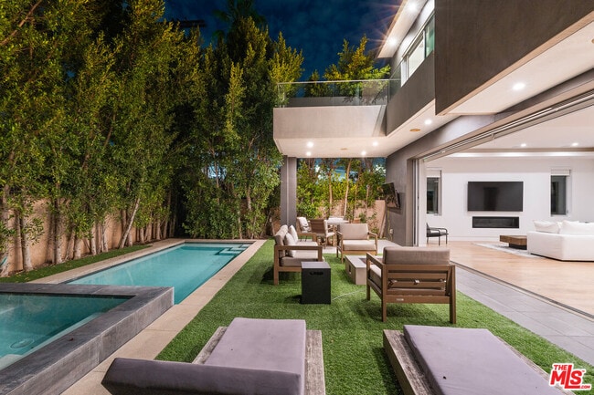 Photo - 637 N Gardner St