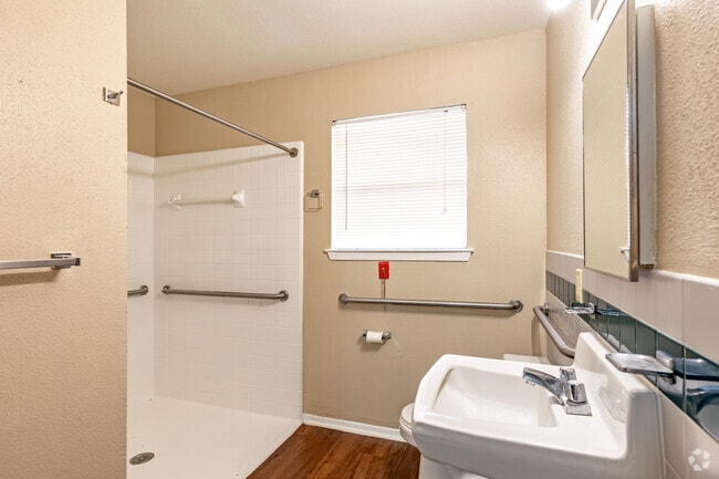 1HAB, 1BA - 540SF - Baño - Villa de San Alfonso Apartments