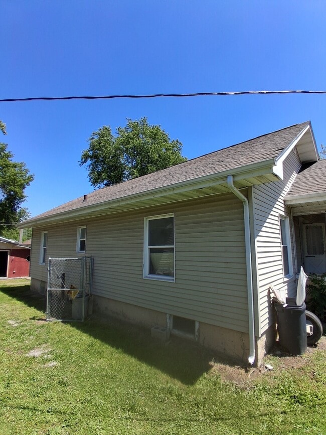 Photo - 205 E St Louis St