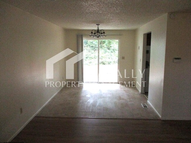 Photo - 4712-4714 Reid Dr NW