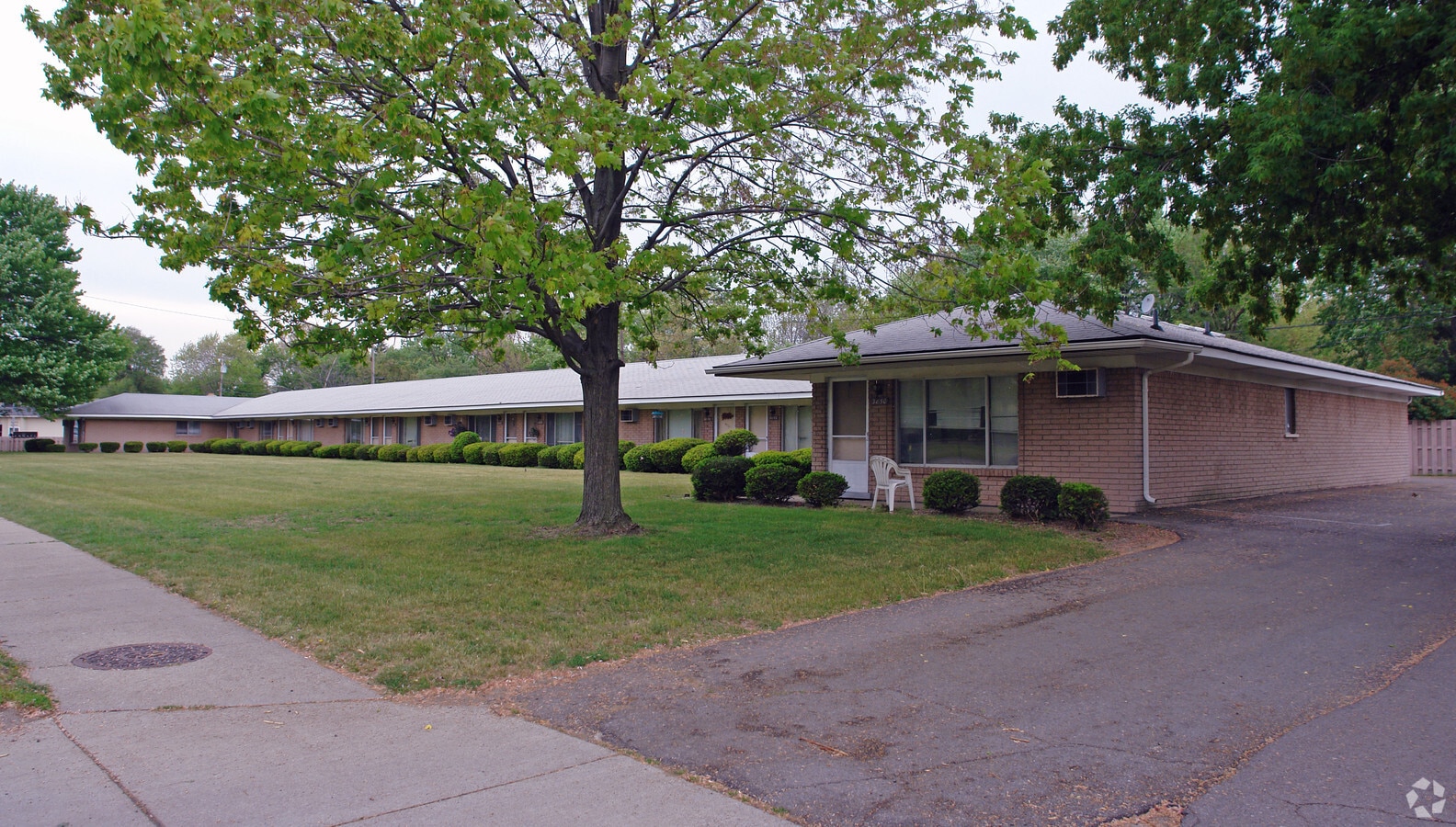 3850-3882 W Walton Blvd - 3850-3882 W Walton Blvd Apartments
