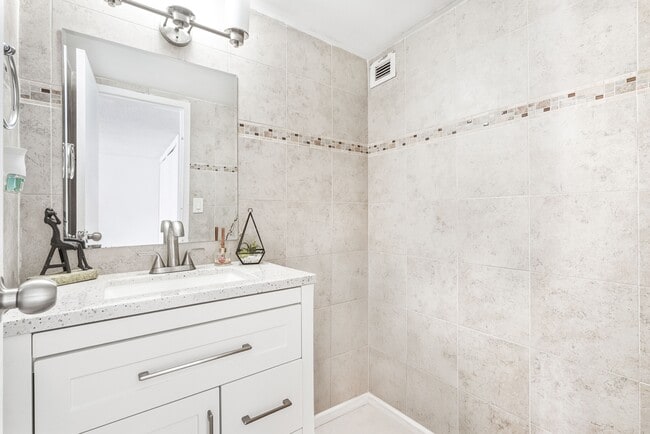 Photo - 17011 N Bay Rd Unit # 707