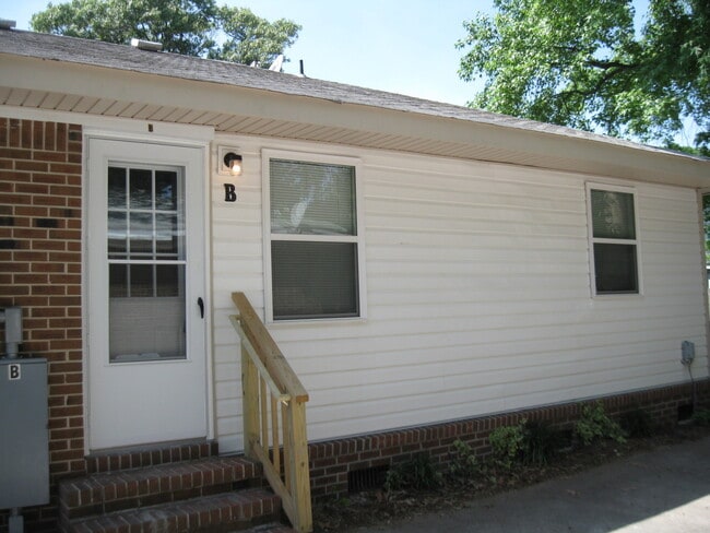 Photo - 1334 E Balview Ave Apartment Unit B