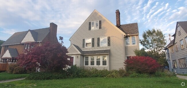 Building Photo - 2921 Ludlow Rd Rental