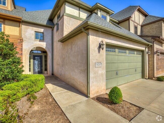 Building Photo - Luxury Townhome in Edmond + Near Rose Cree...