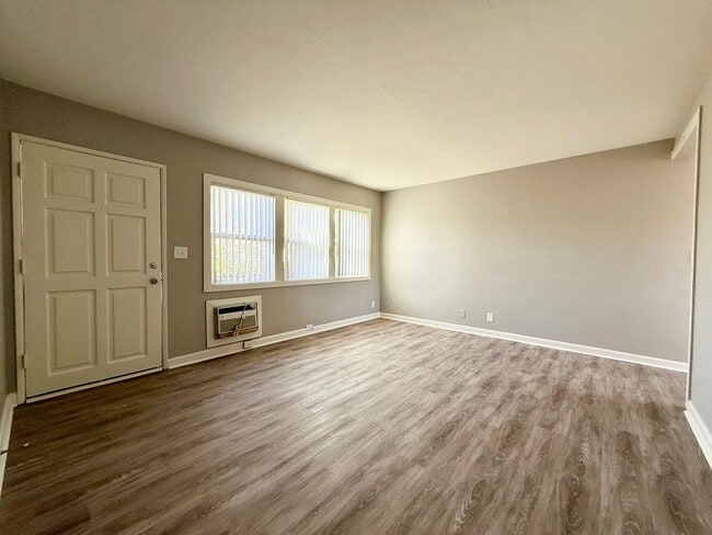 Photo - S Mollison Ave (887-891) (Tortora) Unit 889