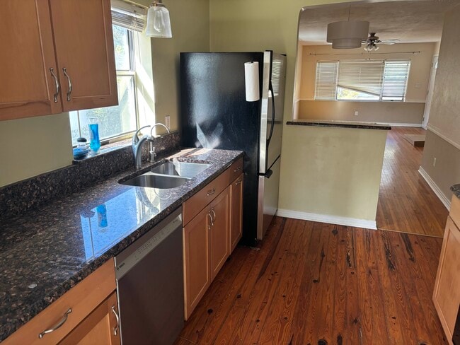 Photo - 10 W Evans St