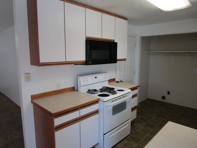 Photo - End Unit in Triplex Near Golf Course on Cu...