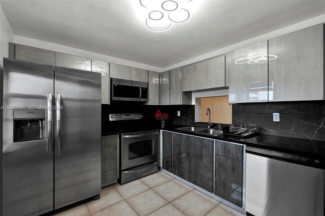 Photo - 431 SE 3rd St Unit 402