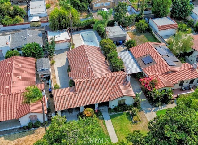 Photo - 471 W 25th St