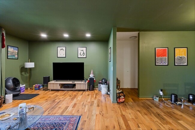 Photo - 515 Basswood Ave