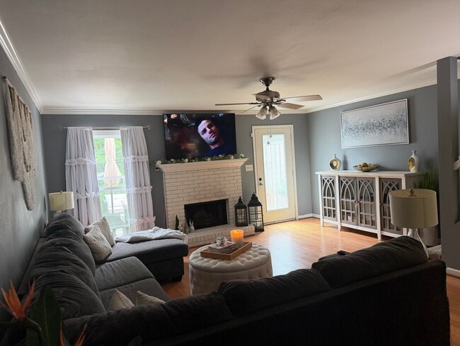 Photo - 1657 Ashwood Ln