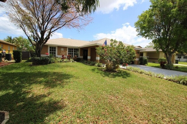 Photo - 147 NW 10th Ave