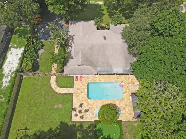 Photo - 166 Old Country Rd S