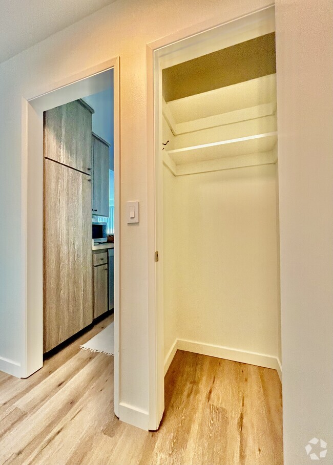 Building Photo - 3450 2nd Ave Unit Park West Condo