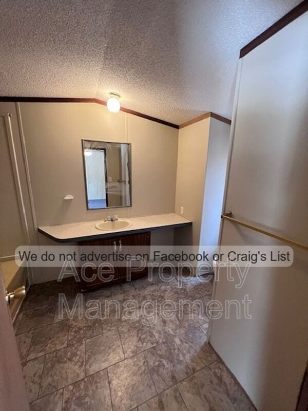 2627 Tingen Rd